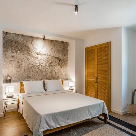 Tas Tarzi Villa *