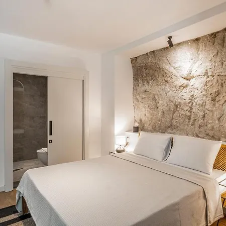 Tas Tarzi Villa